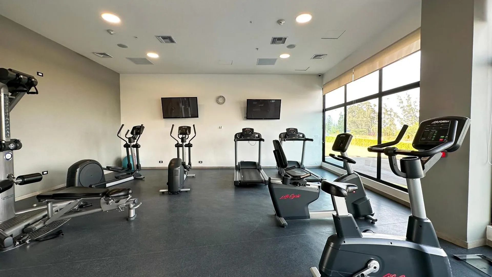 Wyndham Quito Airport Hotel Puembo 5*,