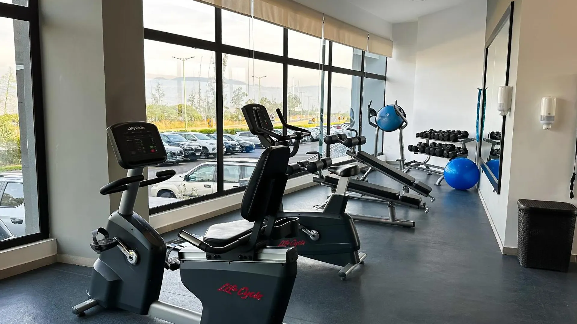 Отель Wyndham Quito Airport Пуэмбо