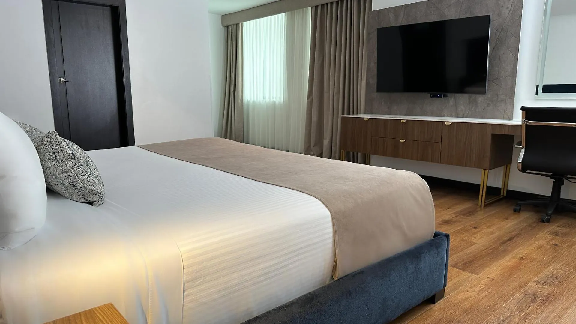 מלון Puembo Wyndham Quito Airport 5*,
