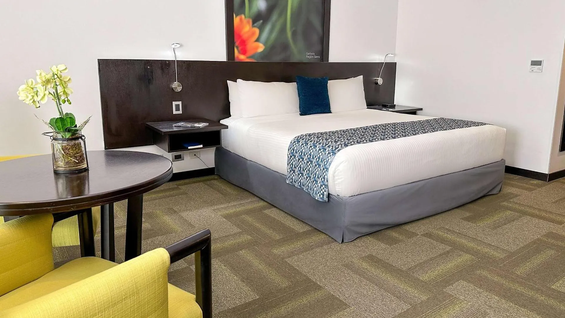 Отель Wyndham Quito Airport Пуэмбо