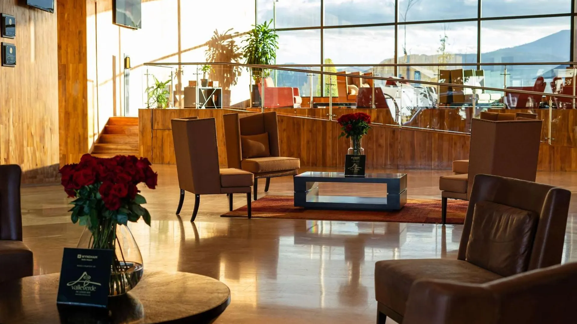 Отель Wyndham Quito Airport Пуэмбо